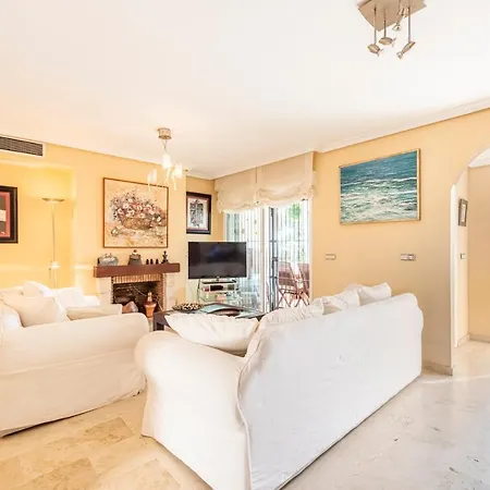 El Arenal Townhouse By The Beach With Swimming Pool Ii - Eaw Homes מארבלה